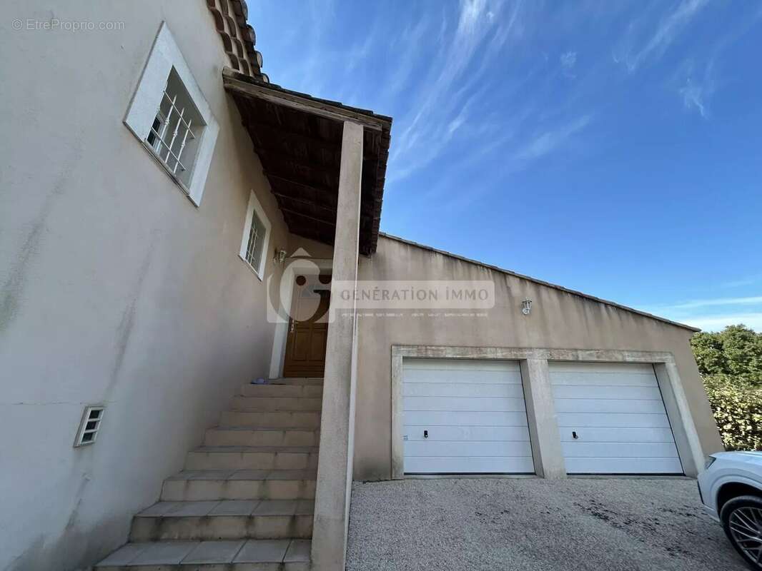 Maison à FONTVIEILLE