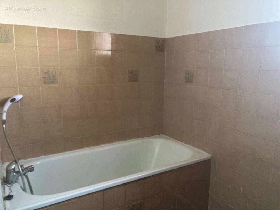 sdb - Appartement à CAHORS