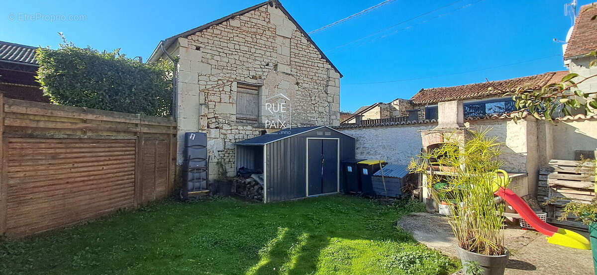 Maison à SAINT-GENEST-D&#039;AMBIERE