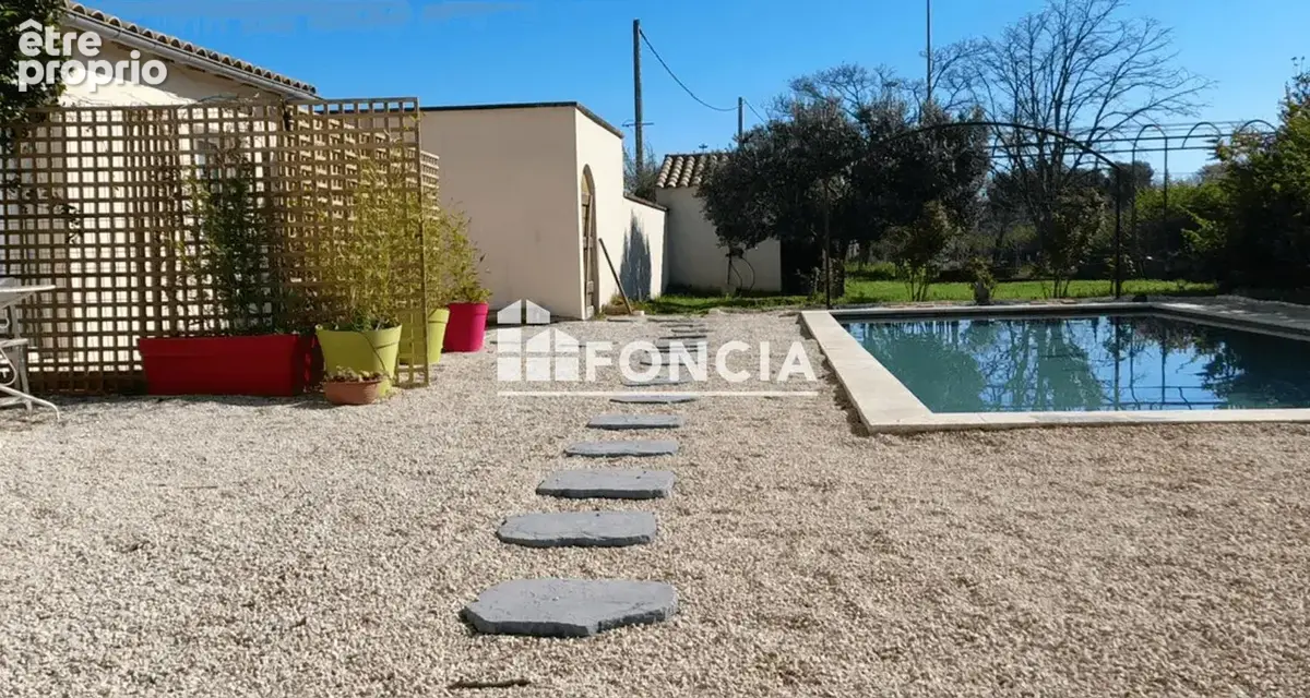 Mas Provençal avec dépendance, PISCINE, TERRAIN de 2300m2 et source de revenus : une opportunité à saisir ! - photo 2