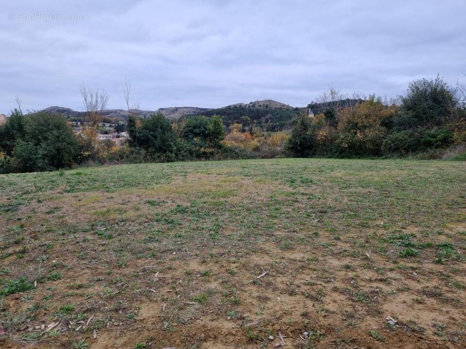 Terrain 1033 m² à Villeneuve-La-Comptal  - photo 1