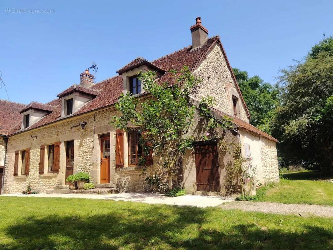 À vendre longère terrain 1,8 ha St-Malo-en-Donziois - photo 2