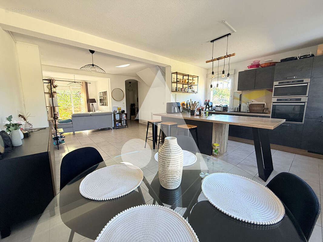 Appartement à PEYROLLES-EN-PROVENCE