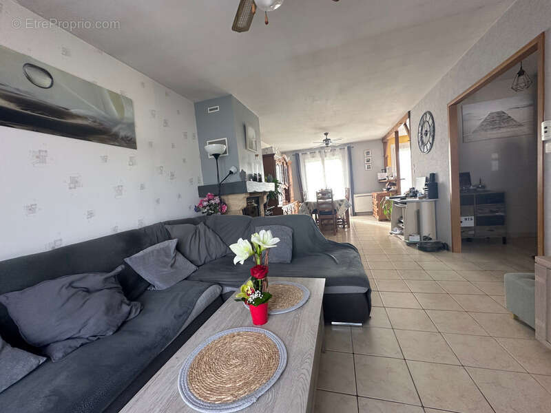 La Roche-sur-Yon Quartier Saint André d'Ornay trois chambres + un studio - photo 2