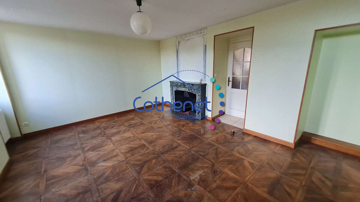 Maison à SAINT-JEAN-LA-BUSSIERE