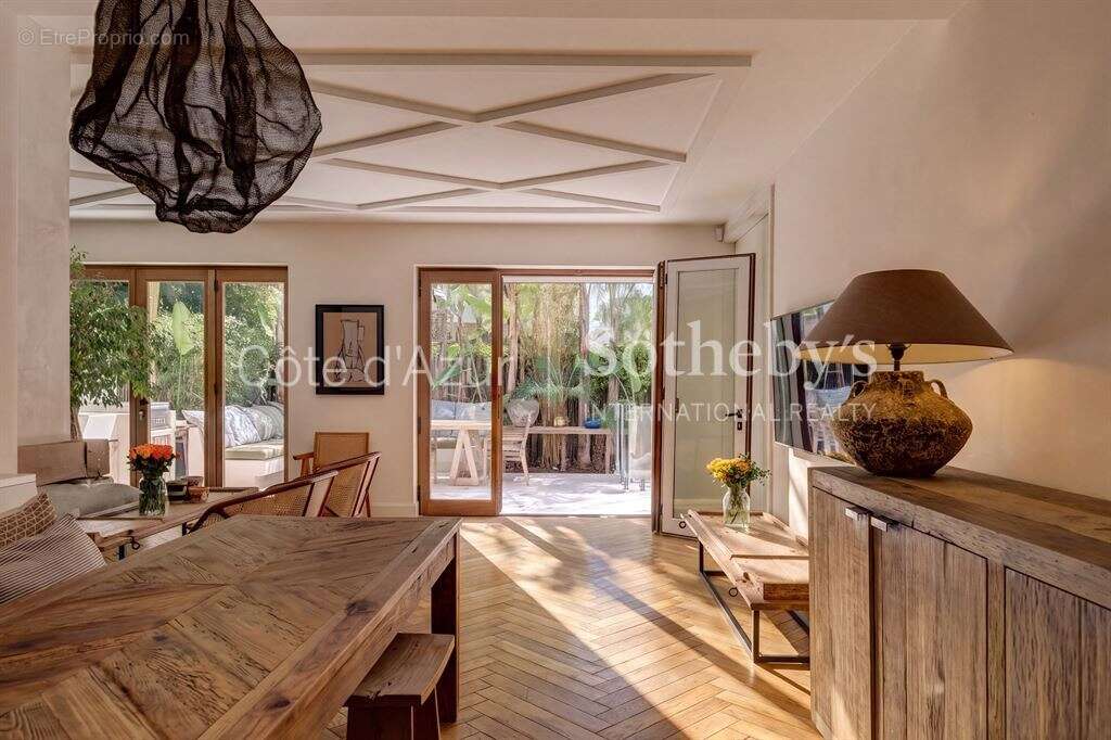 Appartement de prestige à Cannes Palm Beach avec terrasse paysagée, piscine privée et garage - photo 8