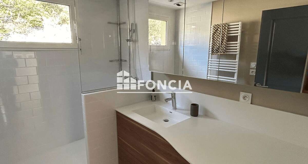 Appartement à VILLENEUVE-LES-AVIGNON