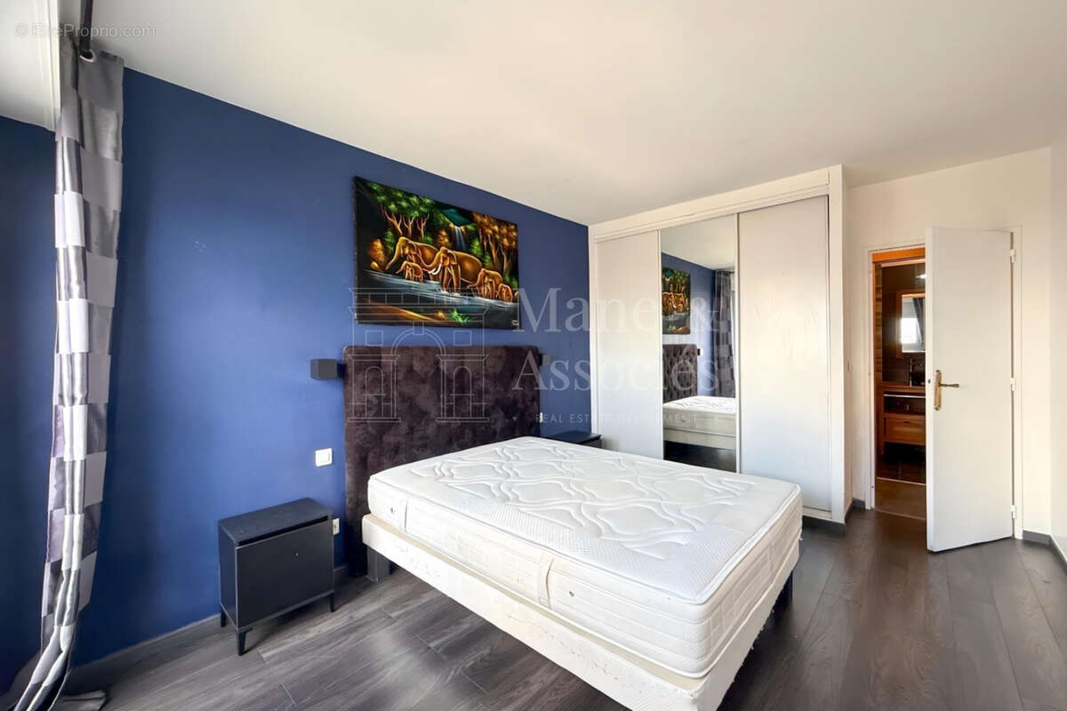 Appartement à COURBEVOIE