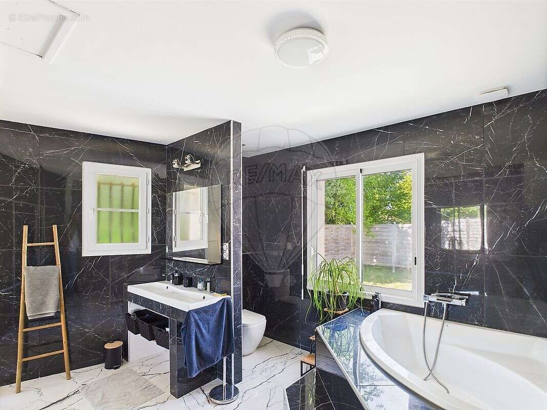 Maison à LES MATHES