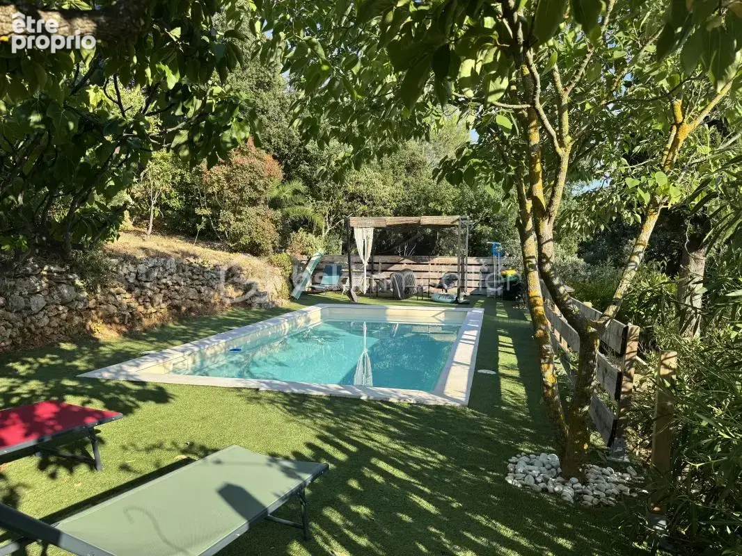 À La Roquebrussanne ( 83136), maison de charme dans un écrin de nature avec panorama exceptionnel, terrain 5689 m2 et piscine - photo 25