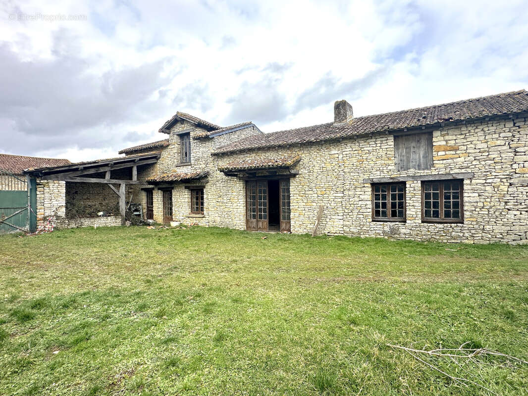 Maison à SAINT-JEAN-DE-SAUVES