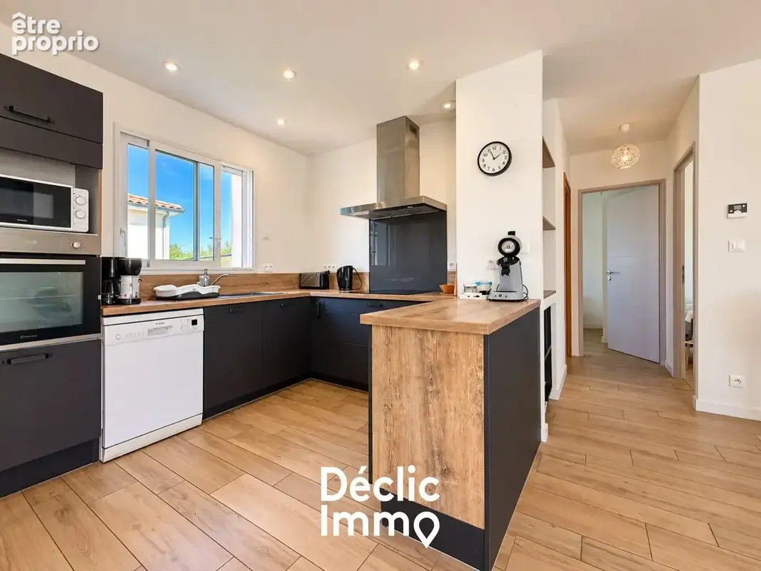 Une pépite à Jaunay-Marigny : deux maisons pour voir plus grand - photo 16