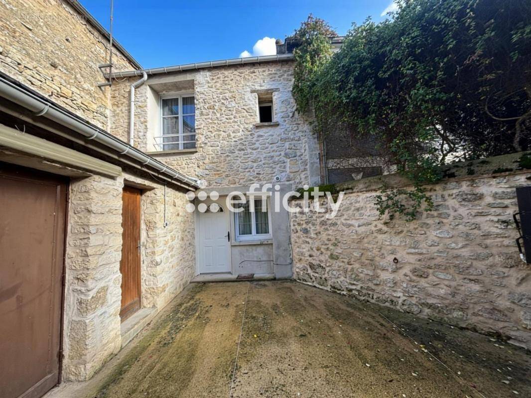 Appartement à MONT-L'EVEQUE