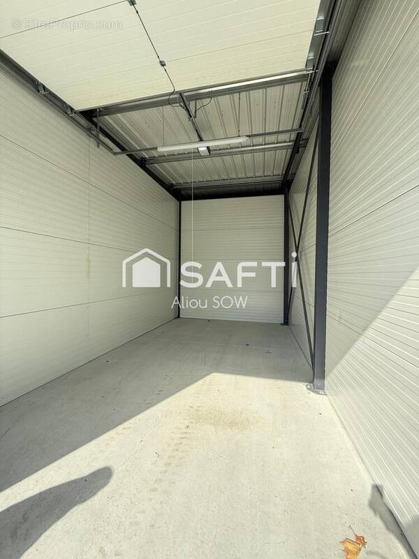 Photo 1 - Parking à AIFFRES