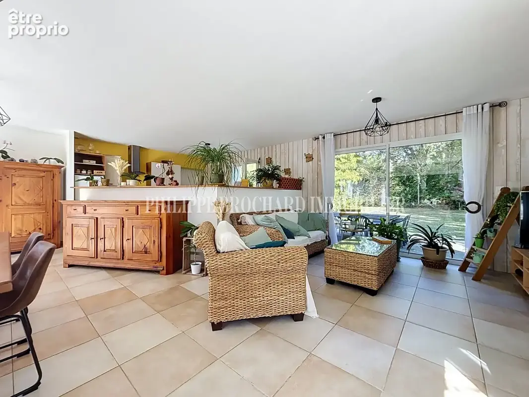 Maison 9 pièces 182 m² à vendre à La Roche-Sur-Yon (85000) - photo 8