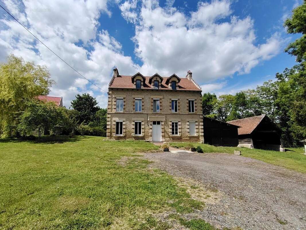 Maison à MEZIDON-CANON