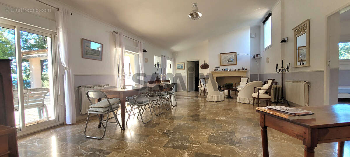 Maison à CLARENSAC