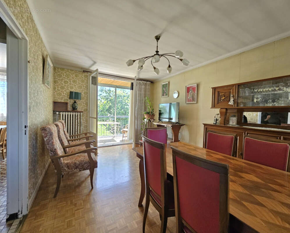 Maison à ONET-LE-CHATEAU