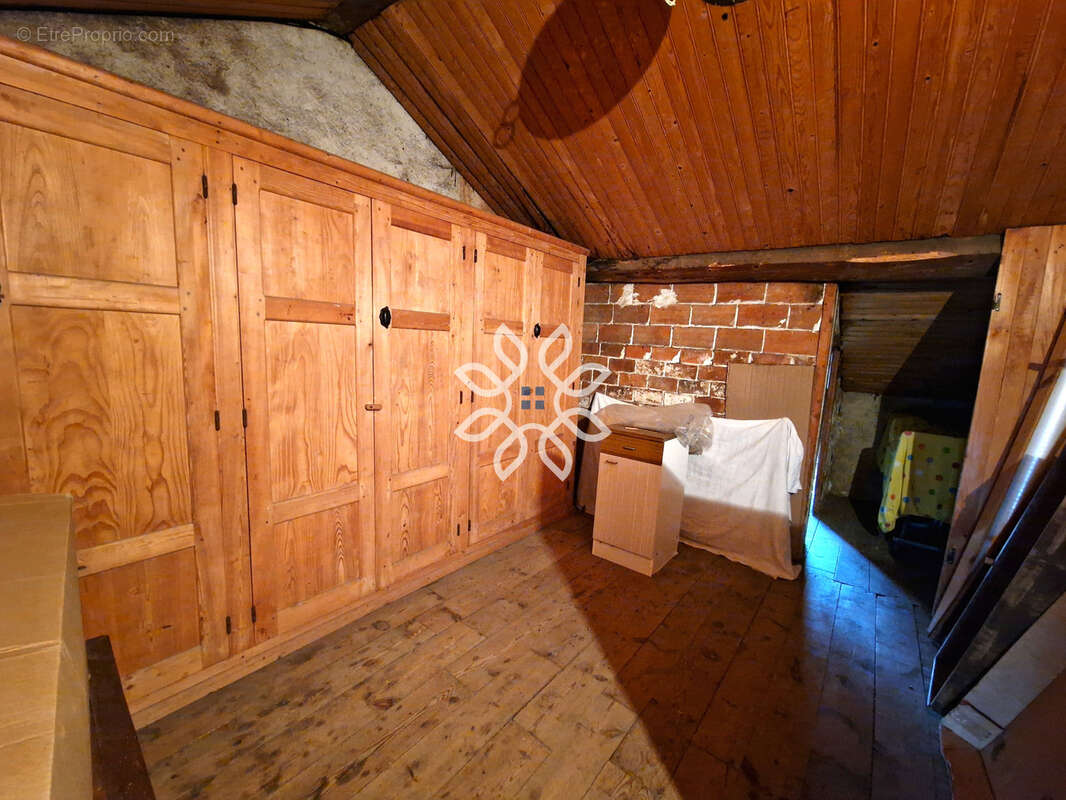 Maison familiale avec sous-sol complet et jardin - photo 21
