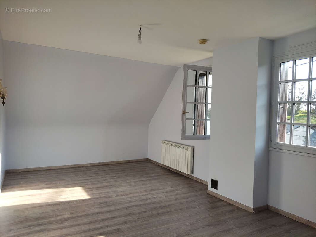 Maison à NAZELLES-NEGRON