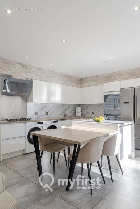 Maison à LA VALETTE-DU-VAR