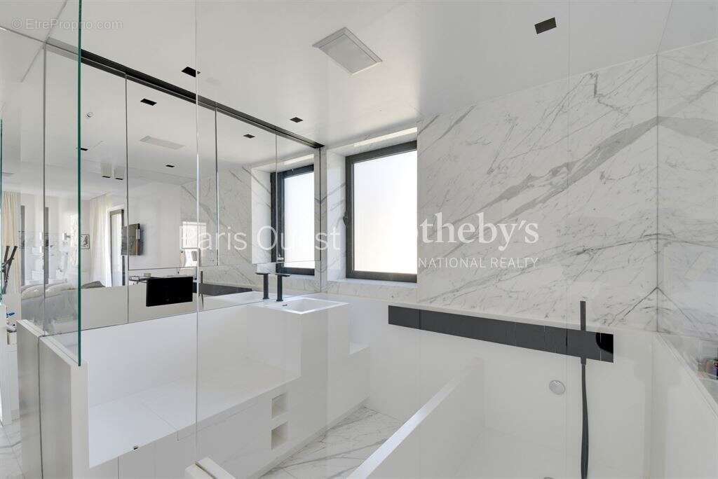 Appartement à NEUILLY-SUR-SEINE