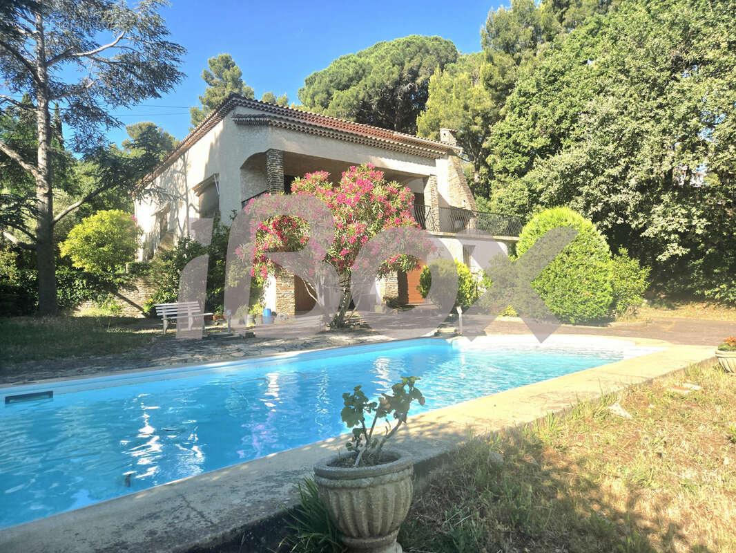 Villa 7 pièces sur 1 932 m2 de terrain avec piscine   Mer à pied - photo 25