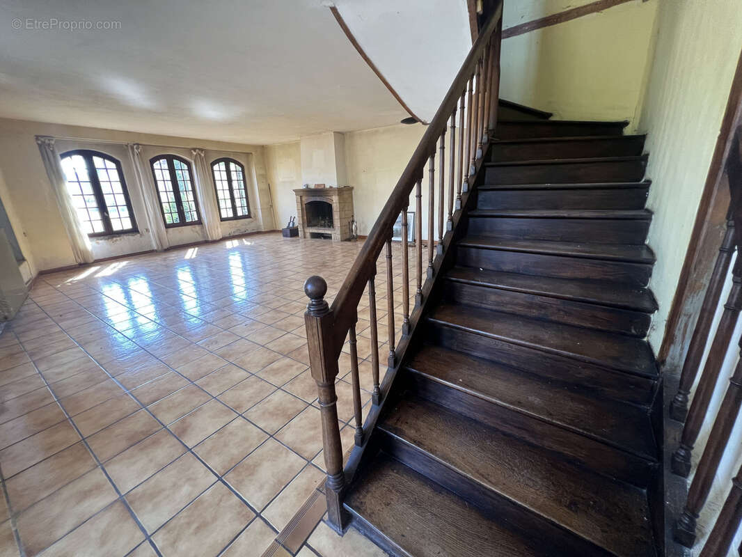 Grande maison en pierre avec dépendances - photo 5
