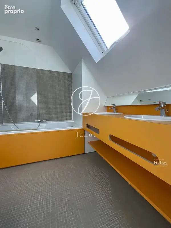 Lille - VIEUX LILLE - Appartement en duplex - 4 pièces - 160,39m² loi carrez - 180,6m² surface utile - 3 chambres - photo 12