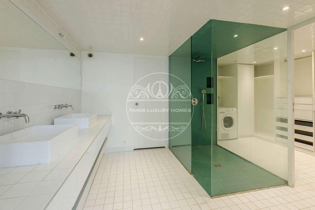 Appartement à PARIS-1E