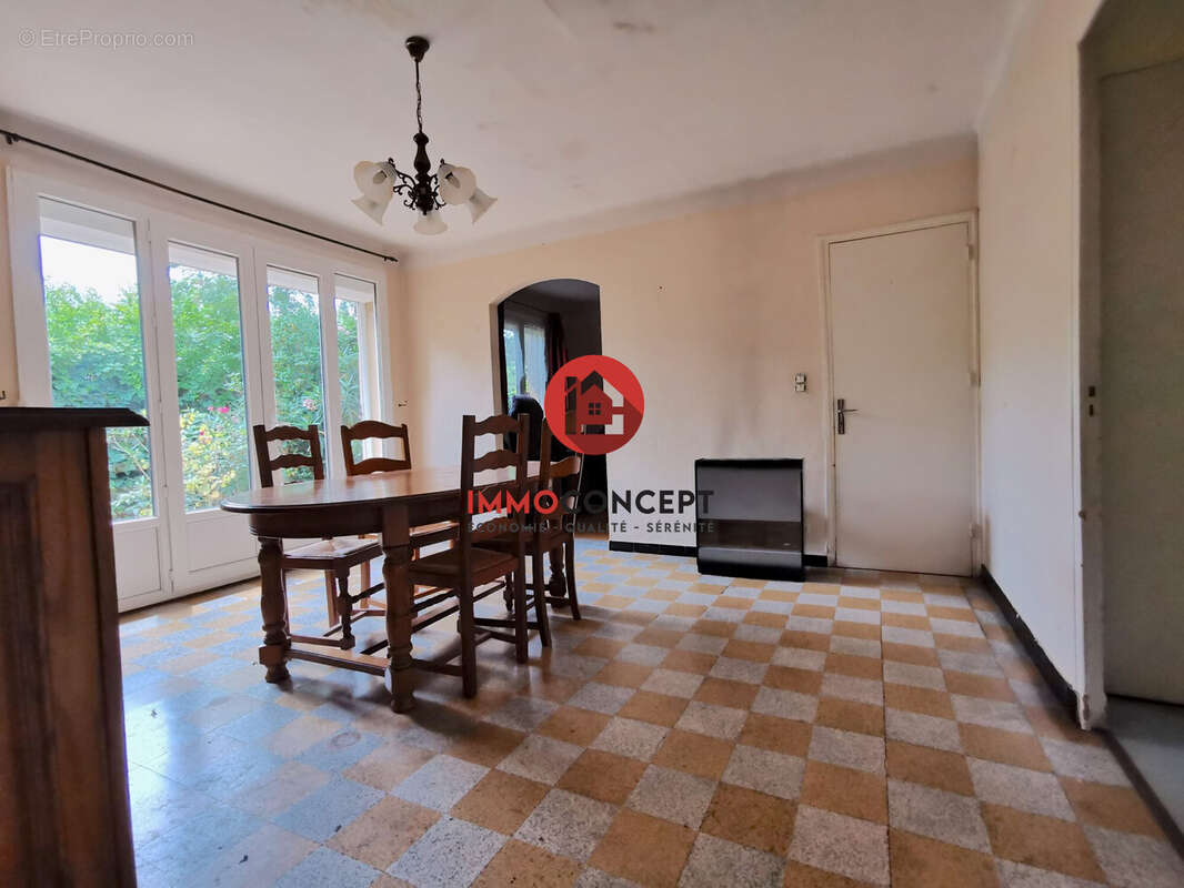 Maison à LAUDUN-L&#039;ARDOISE