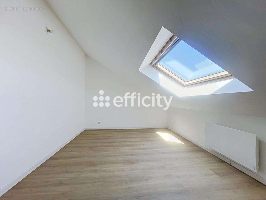 Maison 107 m² à Restigne  - photo 10