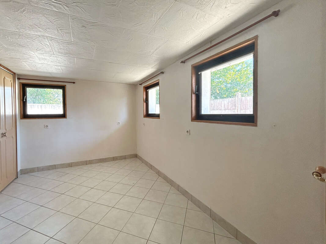 Saint-Clément   Maison 156m2 divisée en 2 appartements indépendants avec potentiel de création d'un 3ᵉ logemen - photo 9