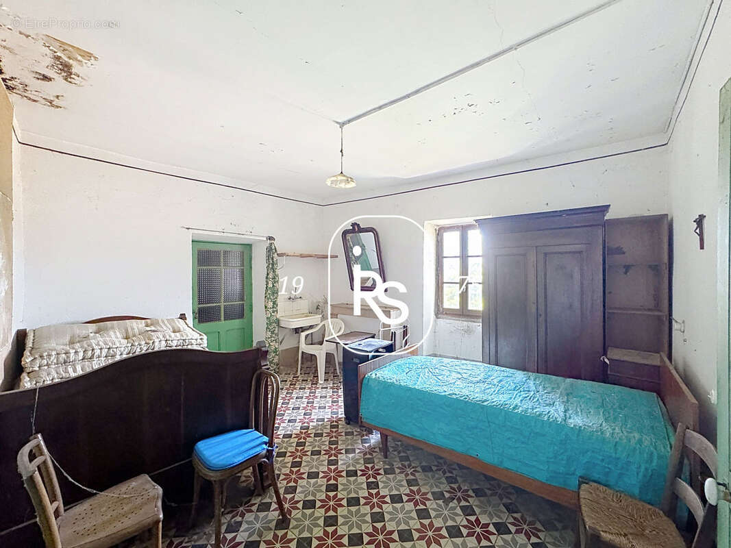 Maison de village à rénover avec terrain, garage et atelier - photo 10