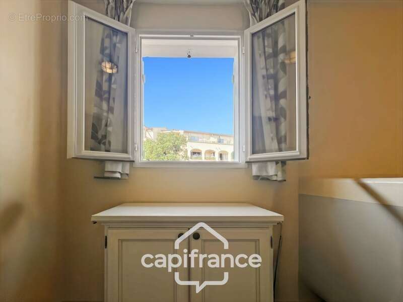 DOMAINE DE PONT ROYAL – Bastidon climatisé de 44 m², ravalé et parfaitement entretenu, avec jardin, 2 chambres et place de parki - photo 24