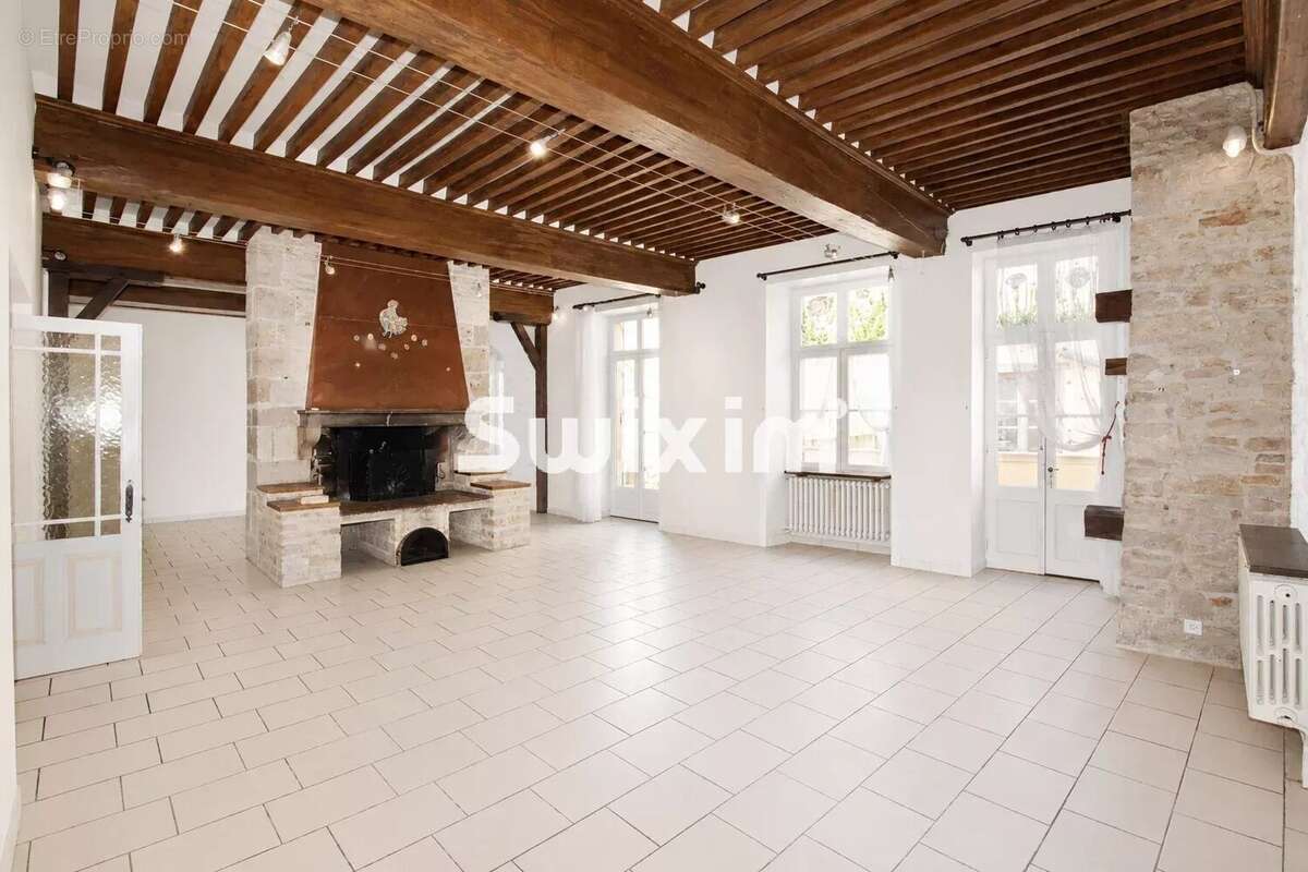 Maison immeuble de ville de caractère à rénover au cœur de Saint-Amour - photo 5