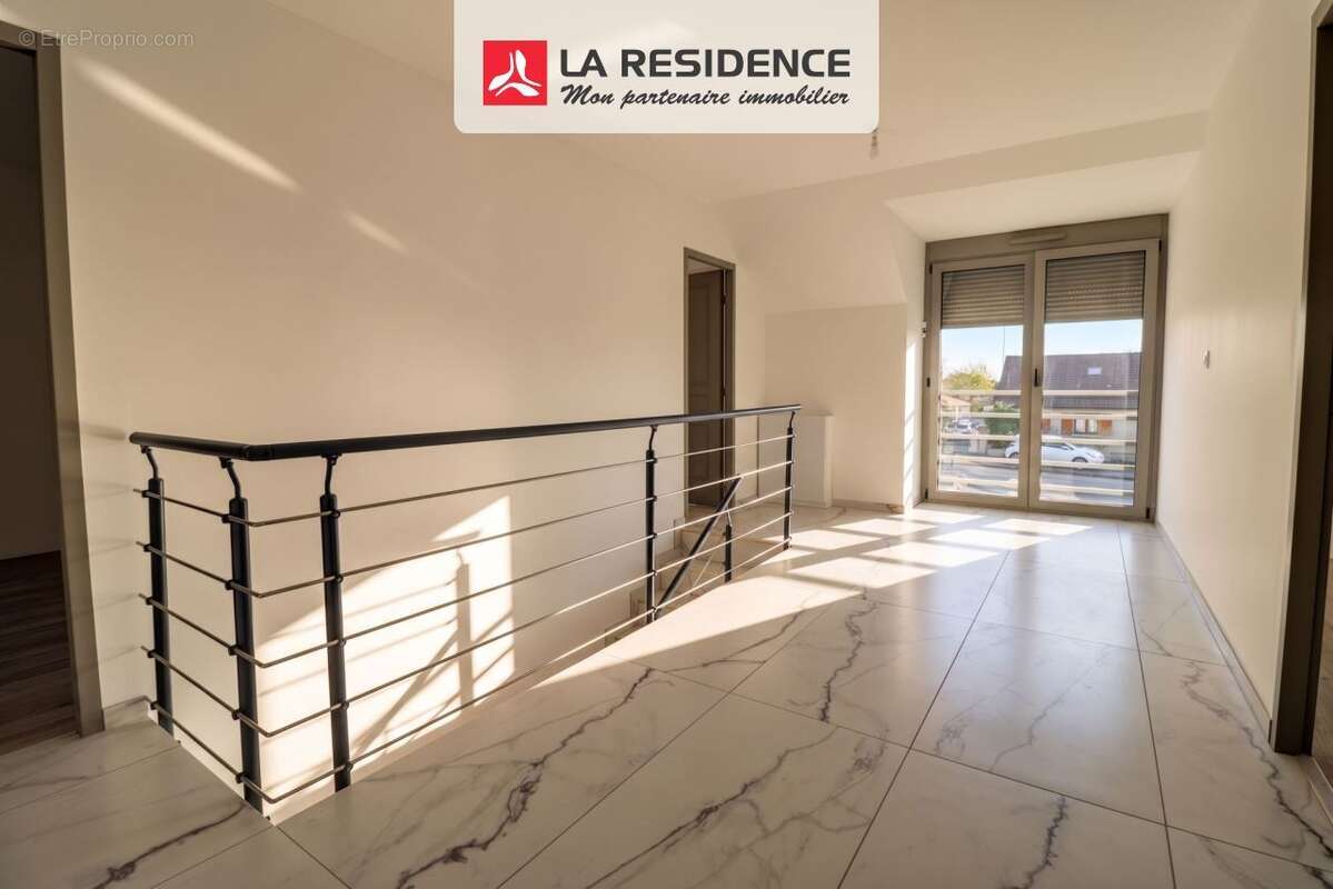 Maison 158 m² à Longnes  - photo 5
