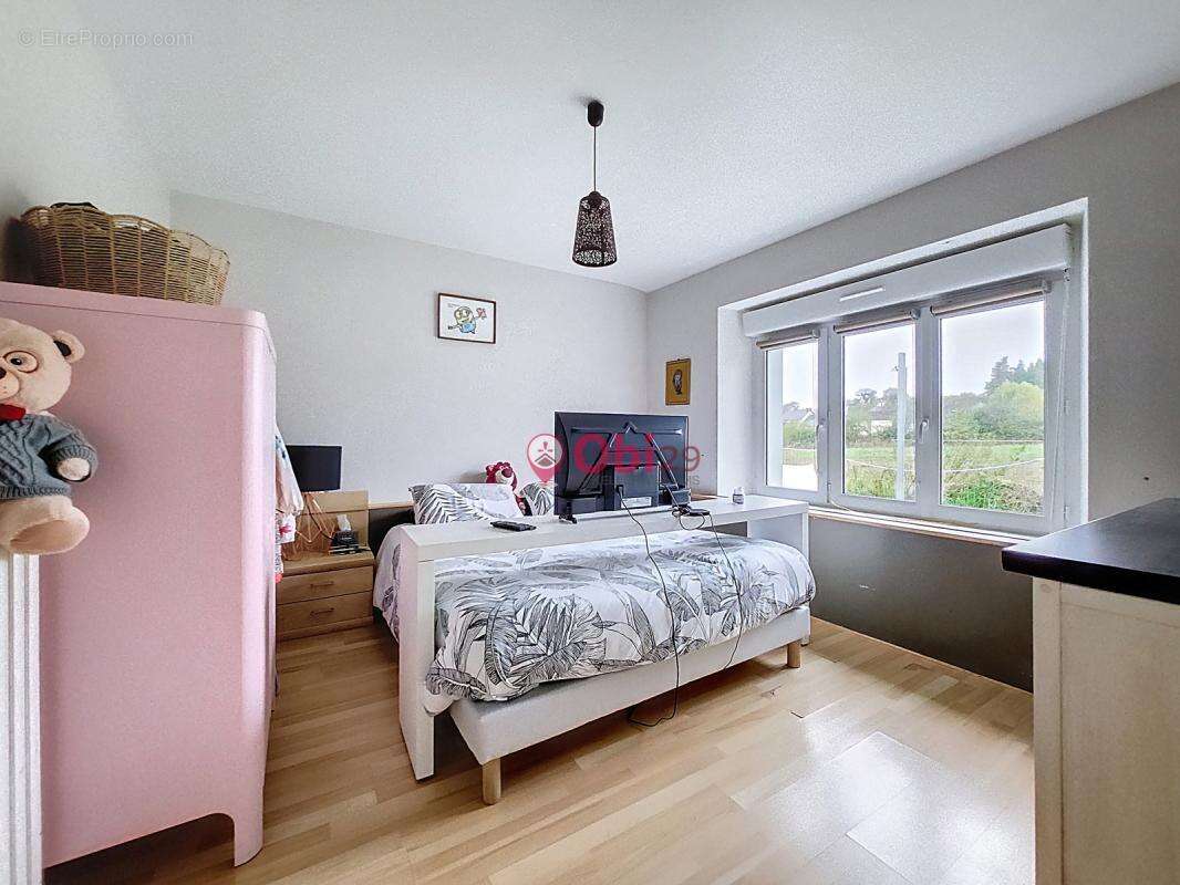 Maison à CHATEAUNEUF-DU-FAOU