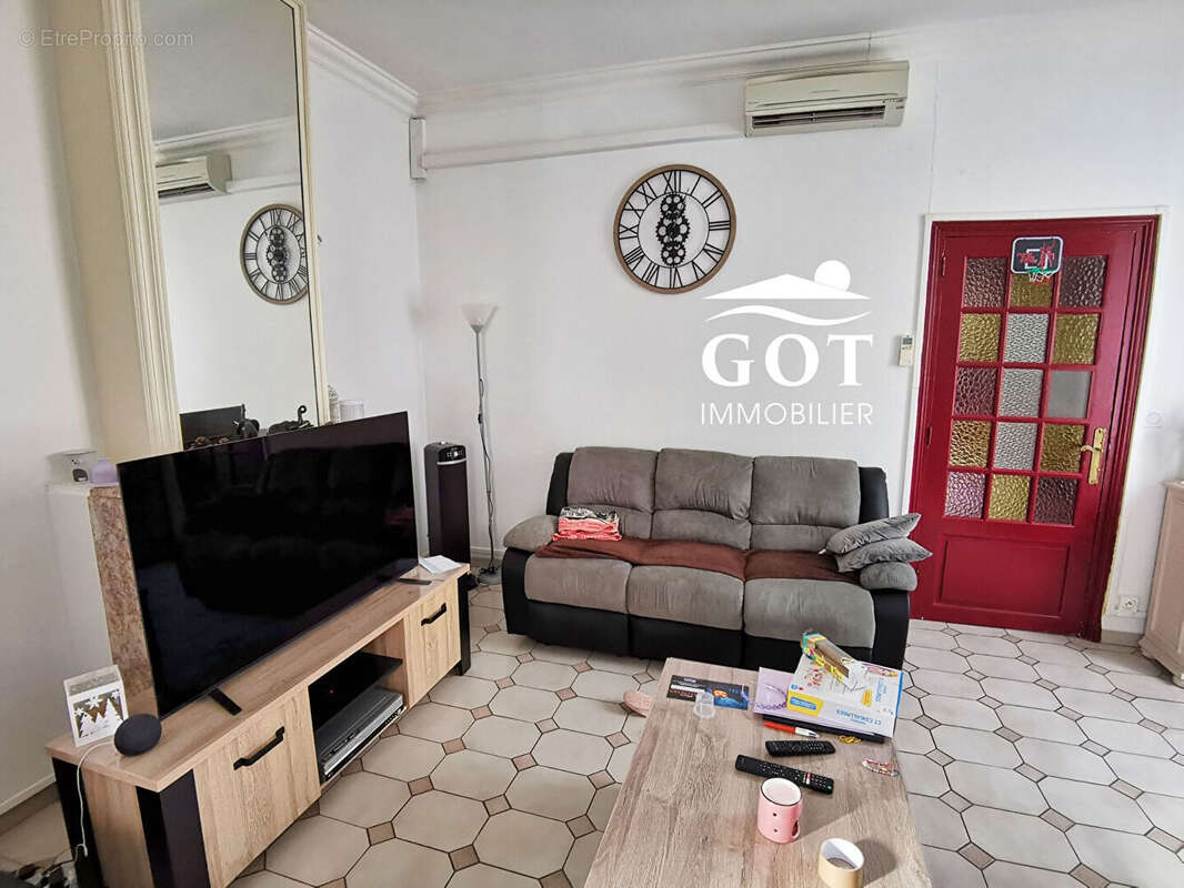 Maison à SAINT-LAURENT-DE-LA-SALANQUE