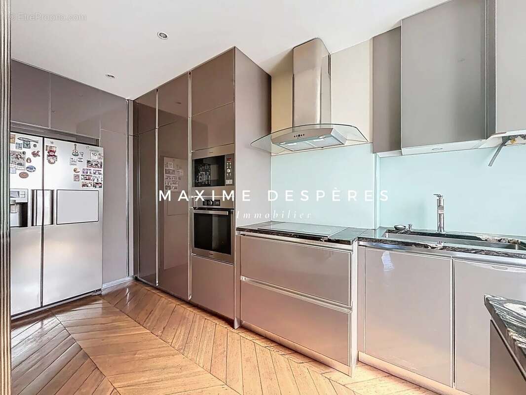 Appartement à PARIS-8E