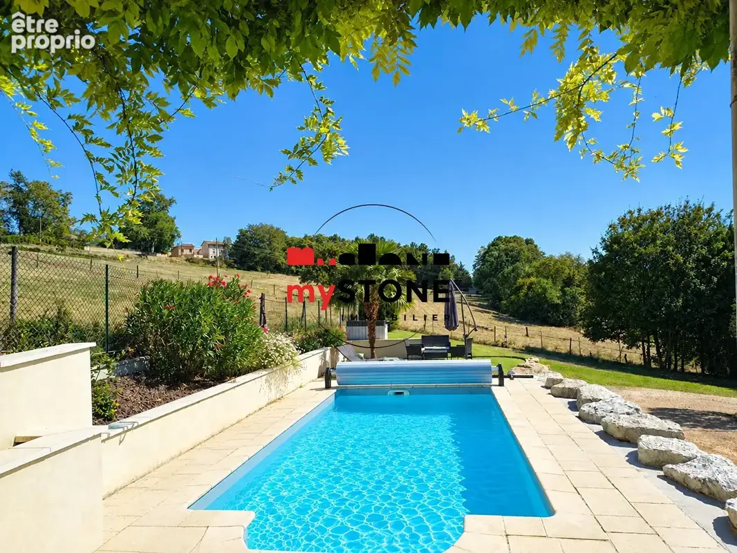 Photo Maison à Guereins au prix de 449 000€