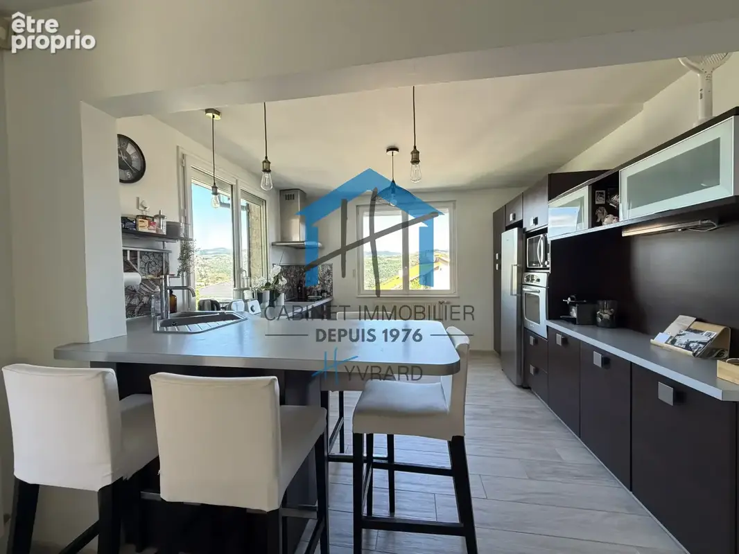 LORETTE   Maison familiale de 163 m2 avec piscine et sous-sol complet - photo 6