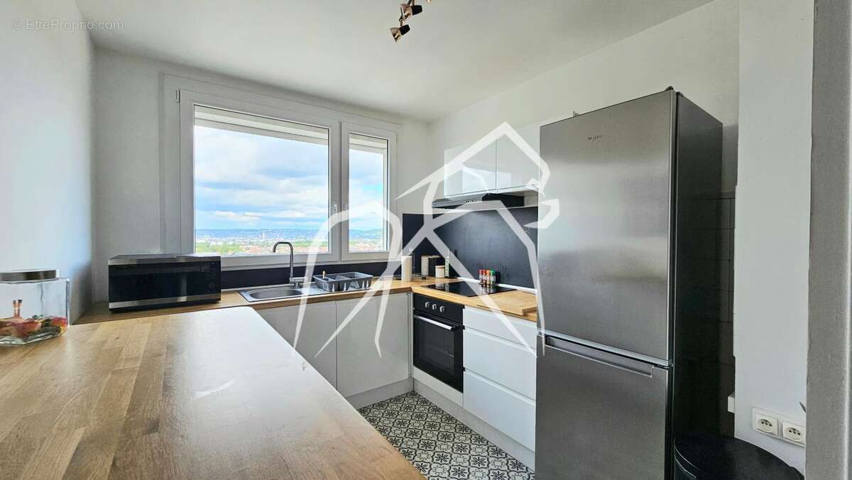 Appartement à SAINT-ETIENNE-DU-ROUVRAY