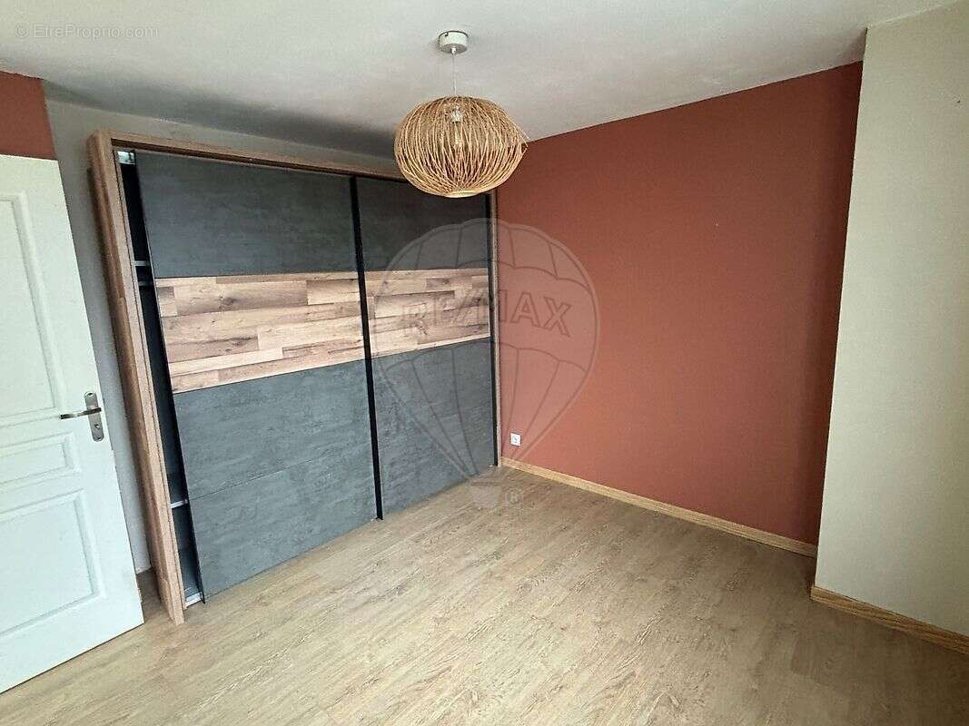 Appartement à MORILLON