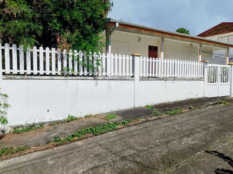 Maison à BASSE-TERRE