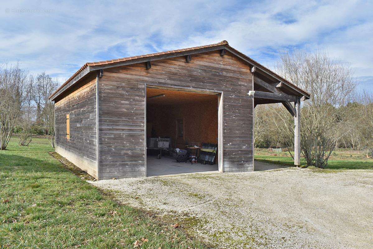 Maison à LA CHAPELLE-AUBAREIL