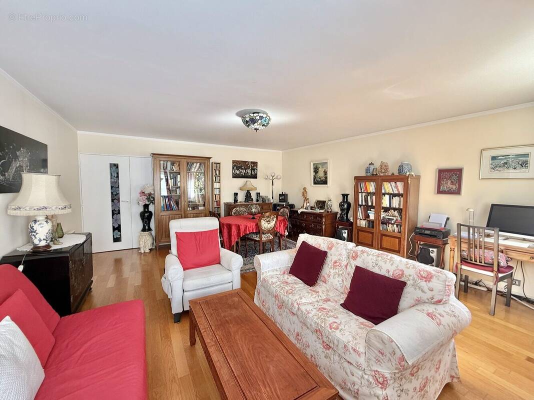 Appartement à PARIS-14E