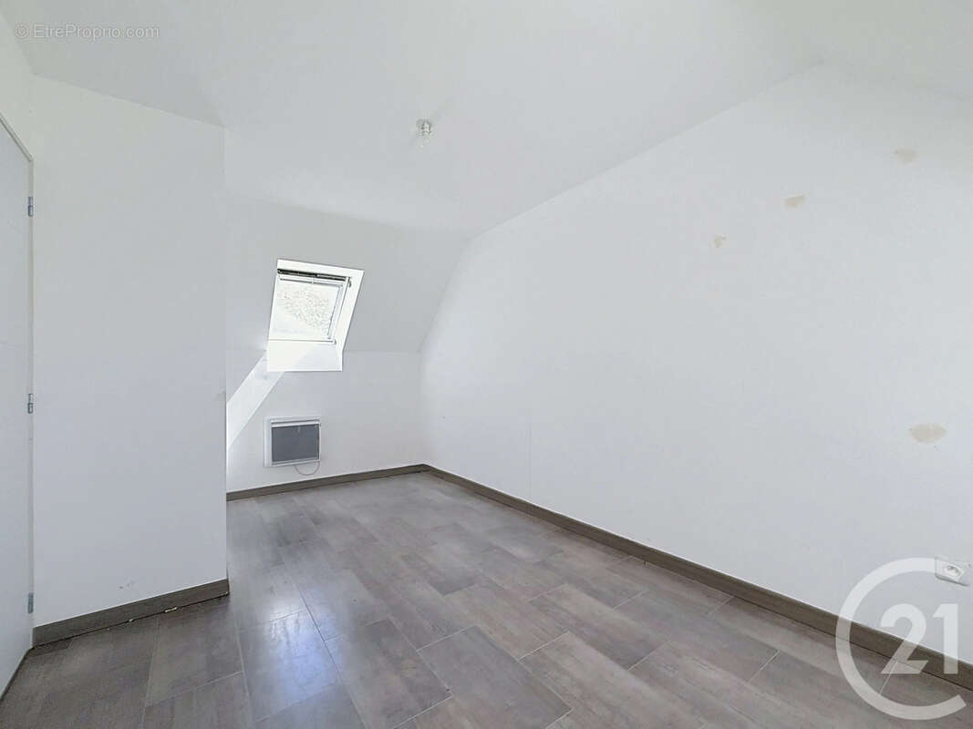 Maison 100 m² à Ville-Saint-Jacques  - photo 8