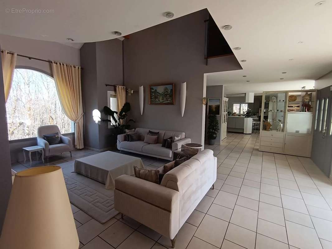 Maison à SAINT-BONNET-DE-MURE