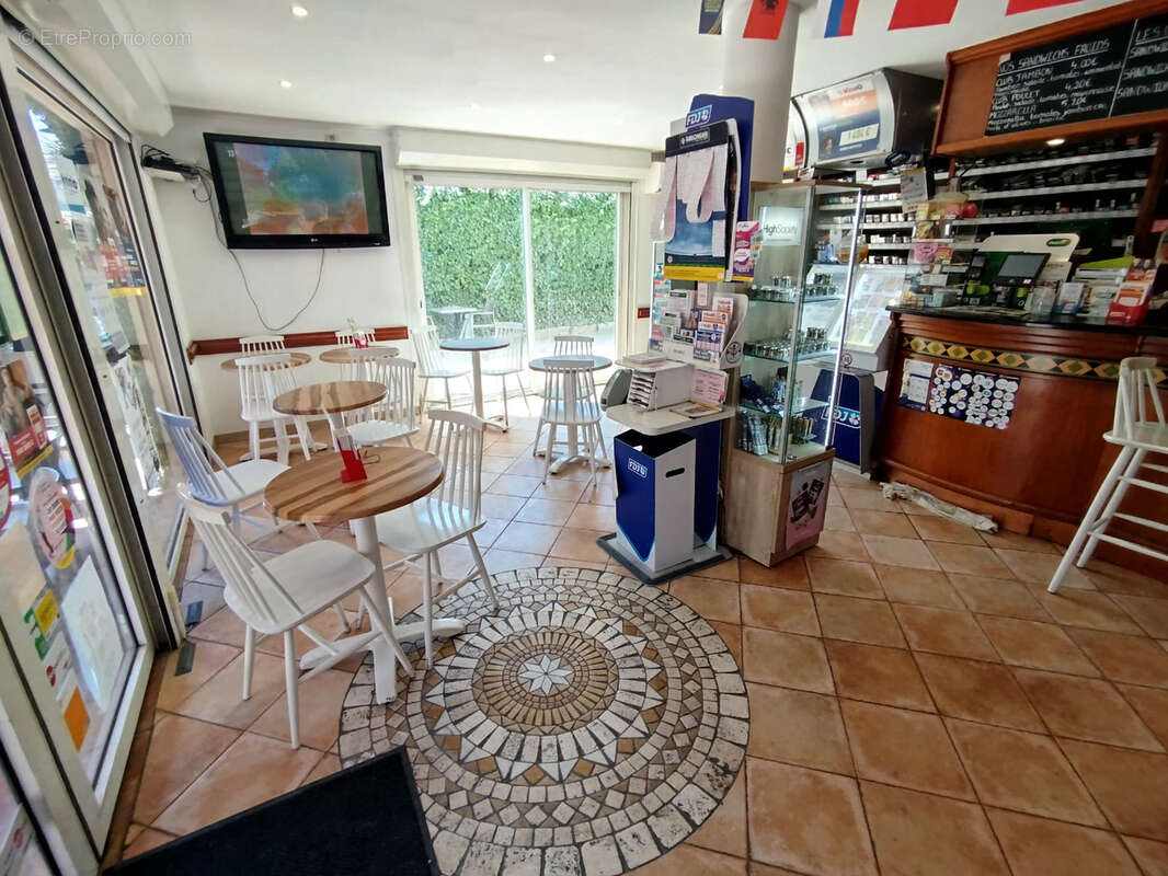 A vendre 349 000 euros une grande Brasserie, Tabac, PMU, FDJ, restaurant située dans un quartier en expansion - photo 11